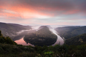 Sonnenaufgang an der Saarschleife, Deutschland Sonnenaufgang an der Saarschleife, Deutschland